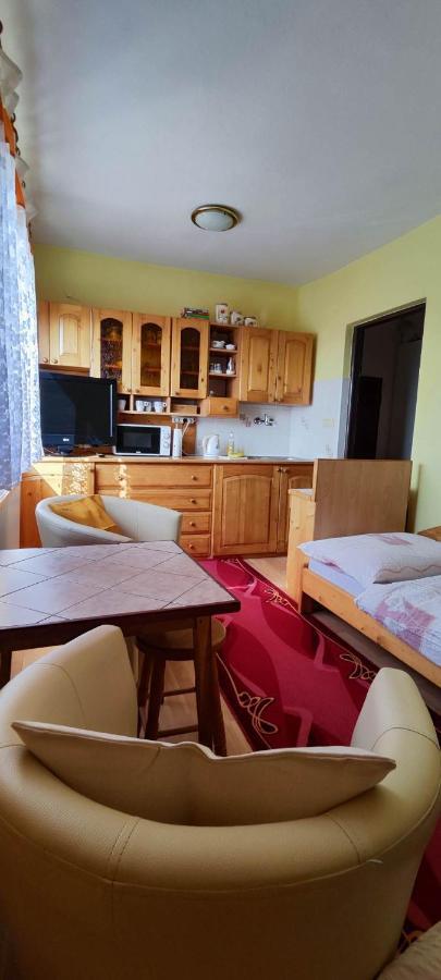 Homestay Machom オシュチュニツァ エクステリア 写真
